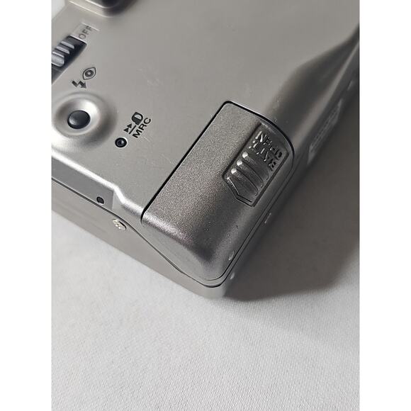 Canon ELPH 370Z Compact Point/Shoot Film Camera Tested & Works, w/ Leather Case - Picture 16 of 16